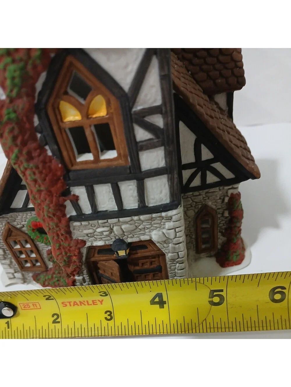 Dept 56 Lot of 2 dickens village Gate house, Old Michaels church, Crown inn 1992